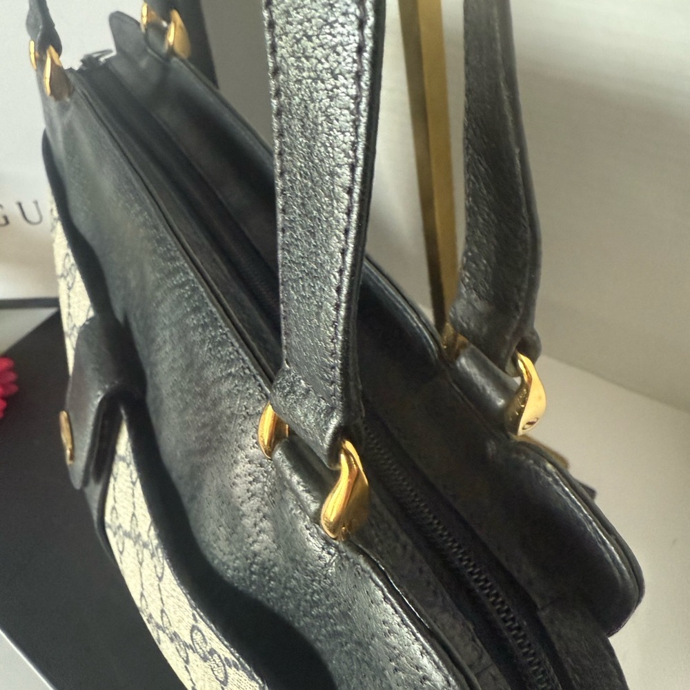 Authentic Gucci Bag. - Picture 9 of 16